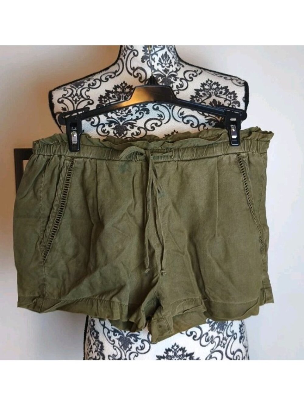Cloth & Stone Anthropologie Olive Green Tencel Shorts Drawstring Elastic Waist S